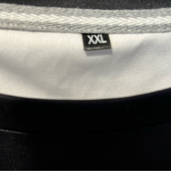 NWOT optical illusion neutral gray white black long sleeve crew neck tee shirt - Picture 5 of 5